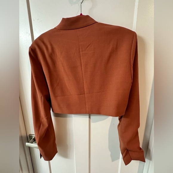 Y2K Cropped Blazer. Burnt sierra. Sexy look. Preppy but cool. Gorgeous color. - Picture 11 of 15
